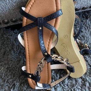 super cute black and gold sandals :-)